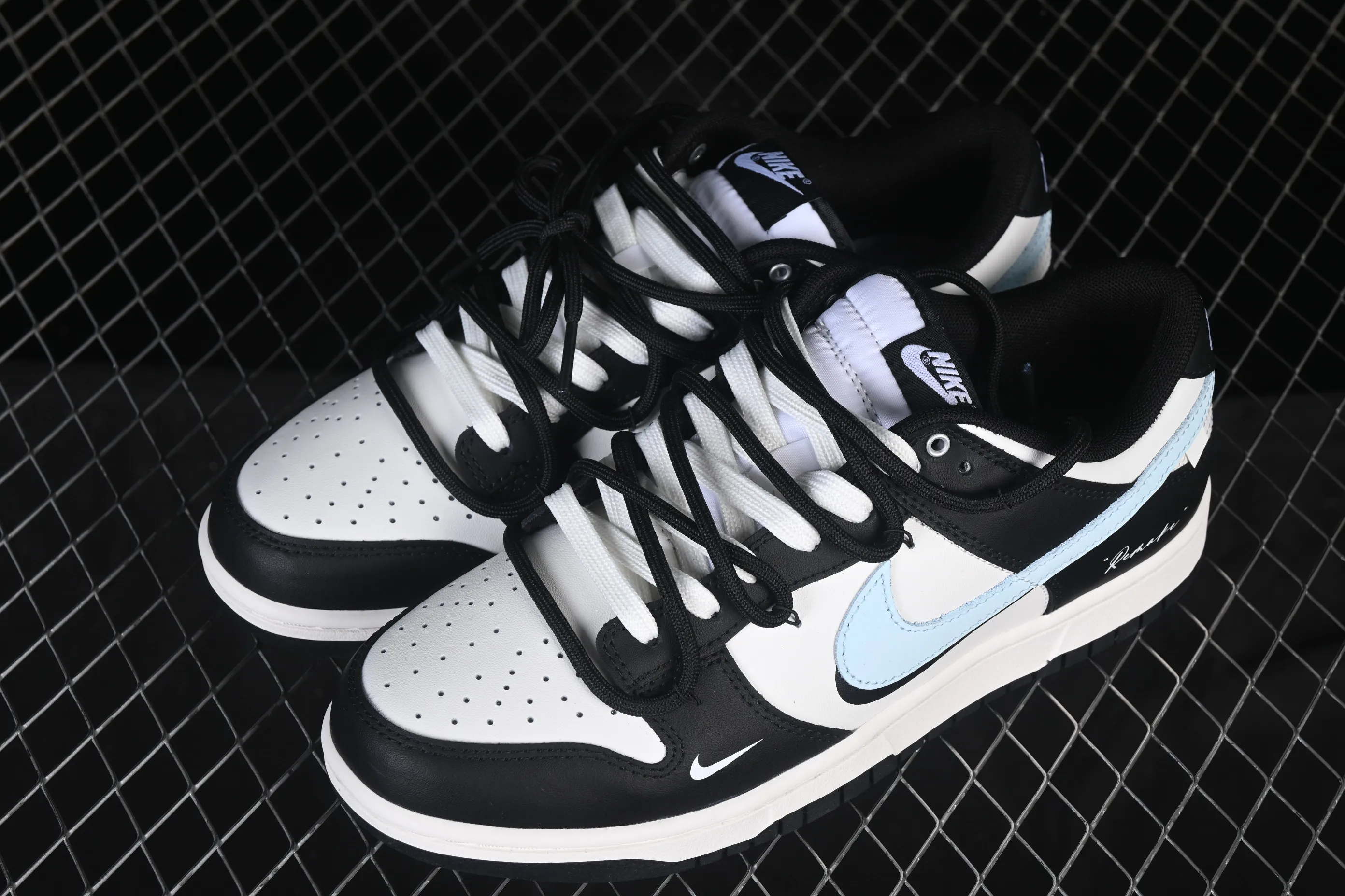 All Categories Nk SB Dunk Series Nk SB Dunk Low High-end Customized Low-top Shoes Nike SB Dunk Low "Just Do It" Straps Anniversary High-end Customized Low-top Casual Shoes BB0515-090